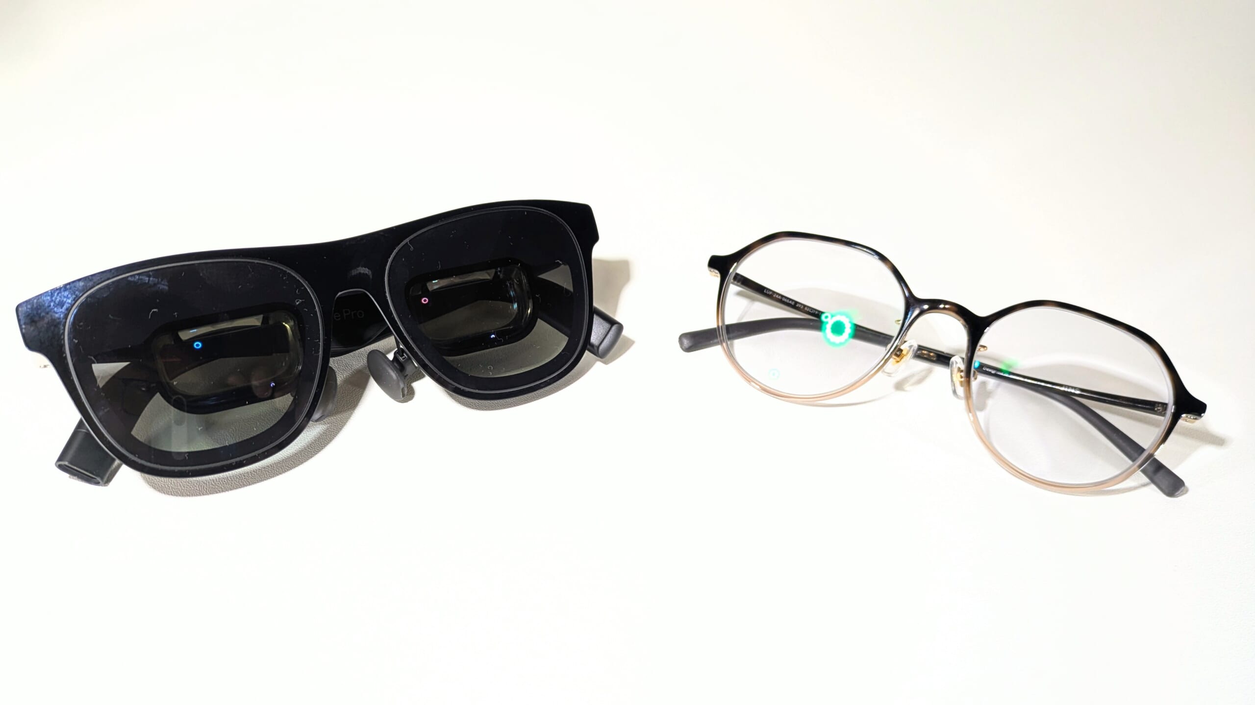 XREALと眼鏡並べた写真