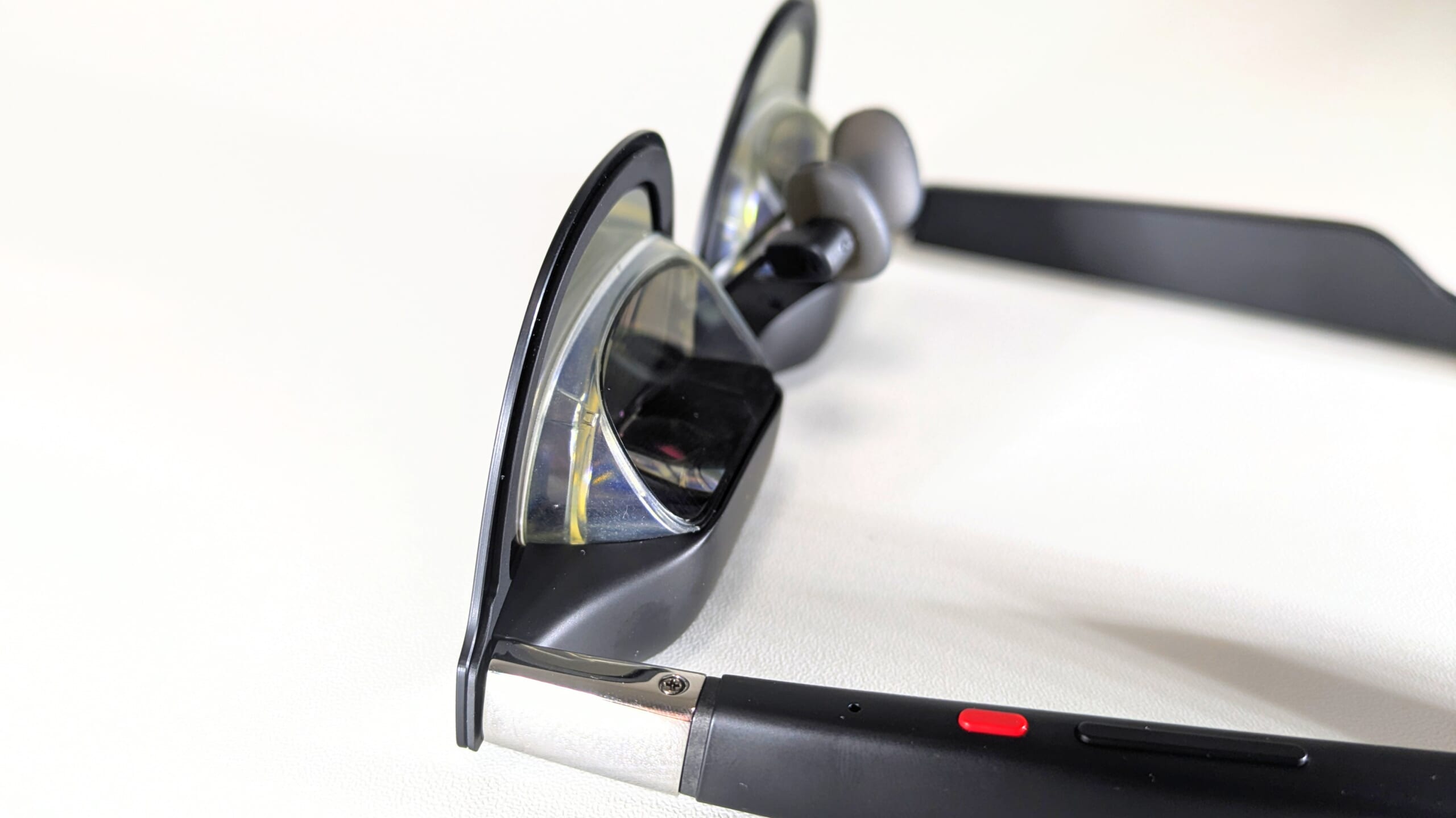 XREAL Oneの製品外観、主にレンズ部分の画像