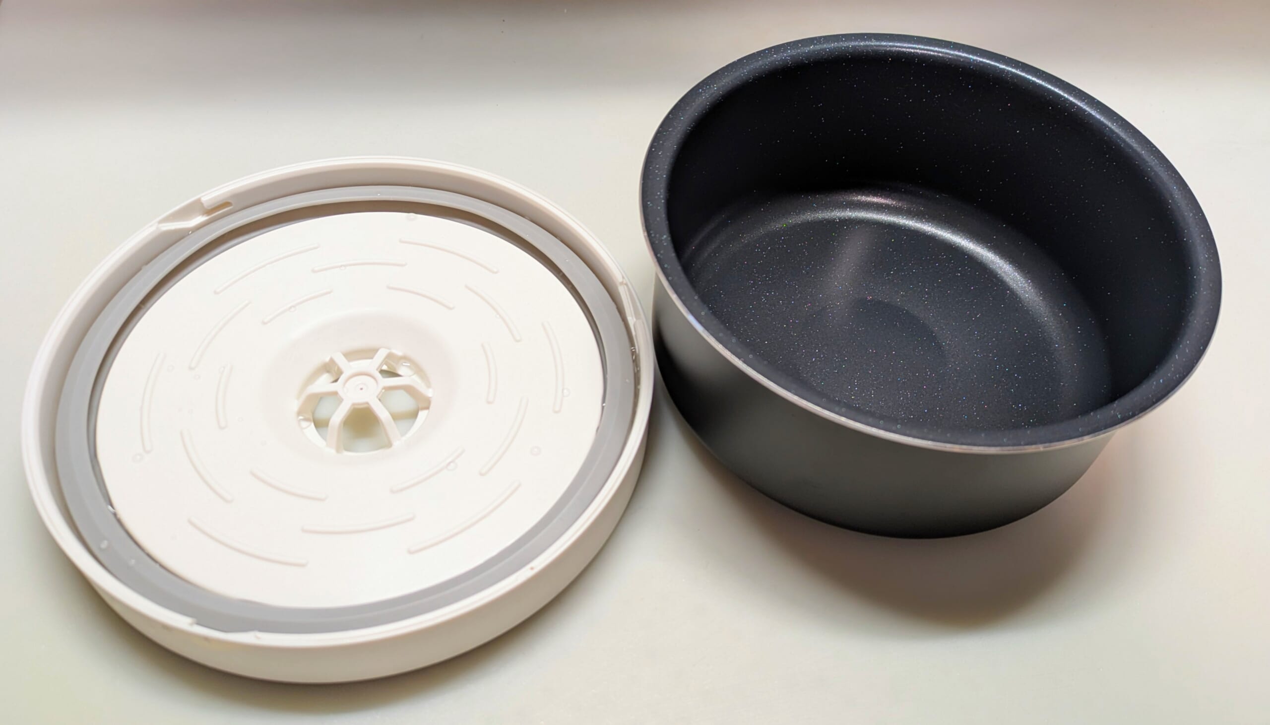 SR-AX1　手入れが必要なパーツ（蓋と窯）