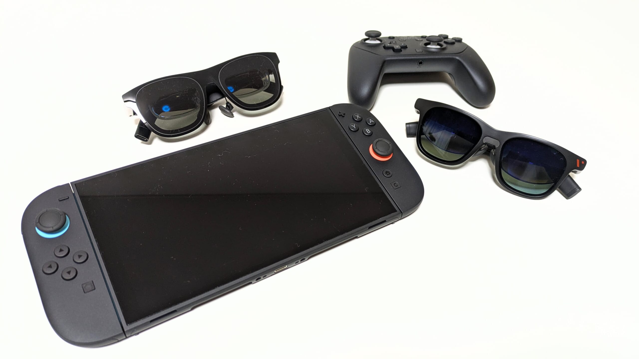 ARグラスとゲーム機の画像