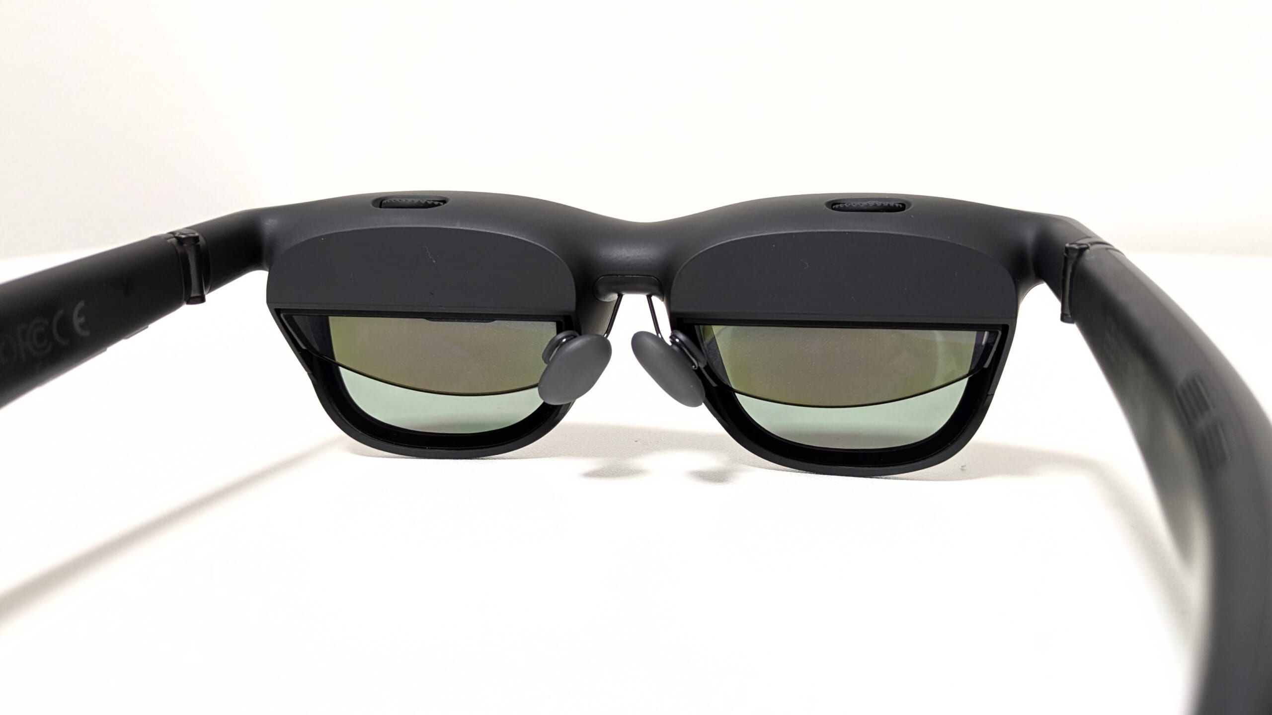 ARグラスのレンズを映した写真