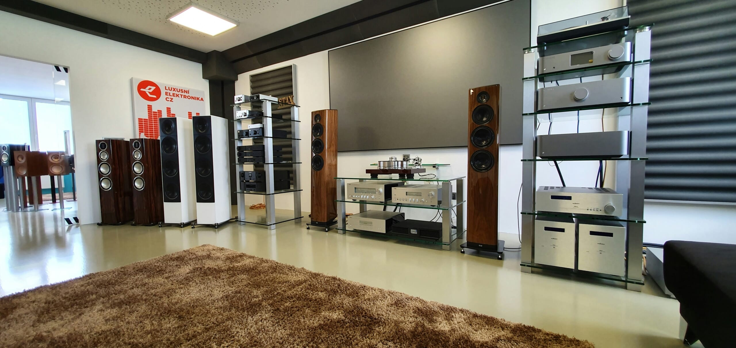 ARグラス　体験　家電量販店のイメージ画像