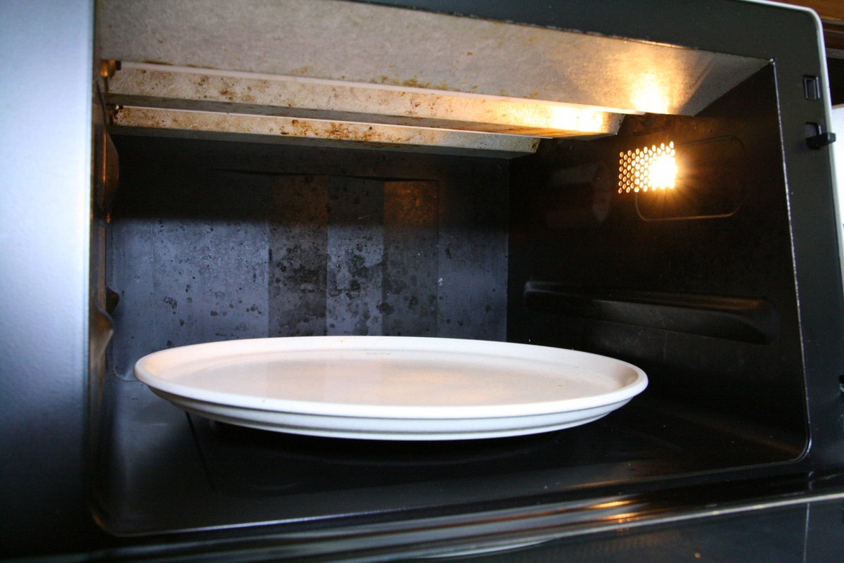 庫内で火花（スパーク）が散る