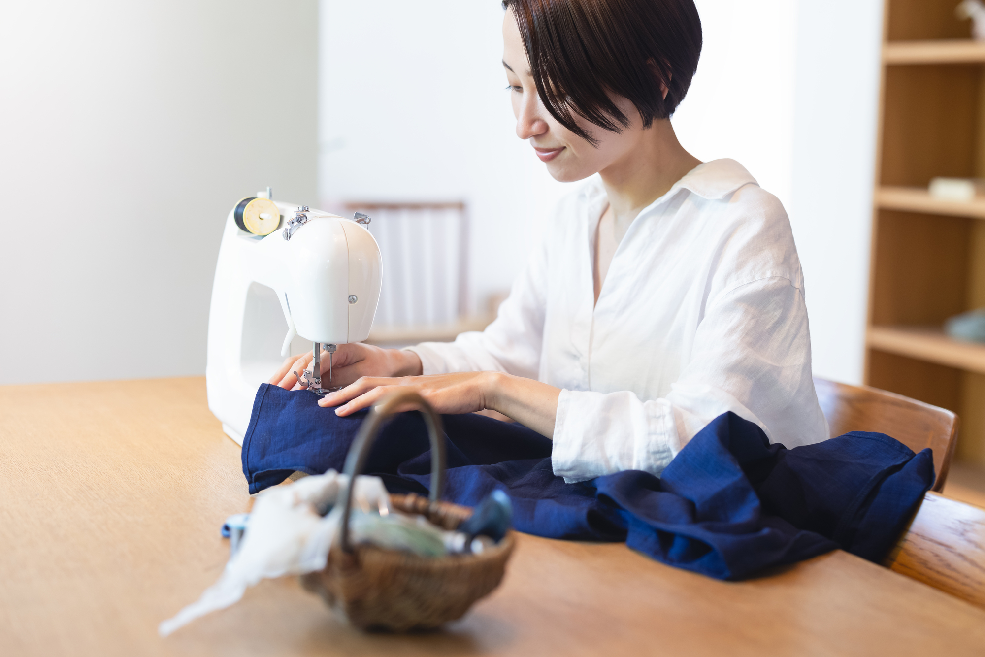 ミシンを使う人