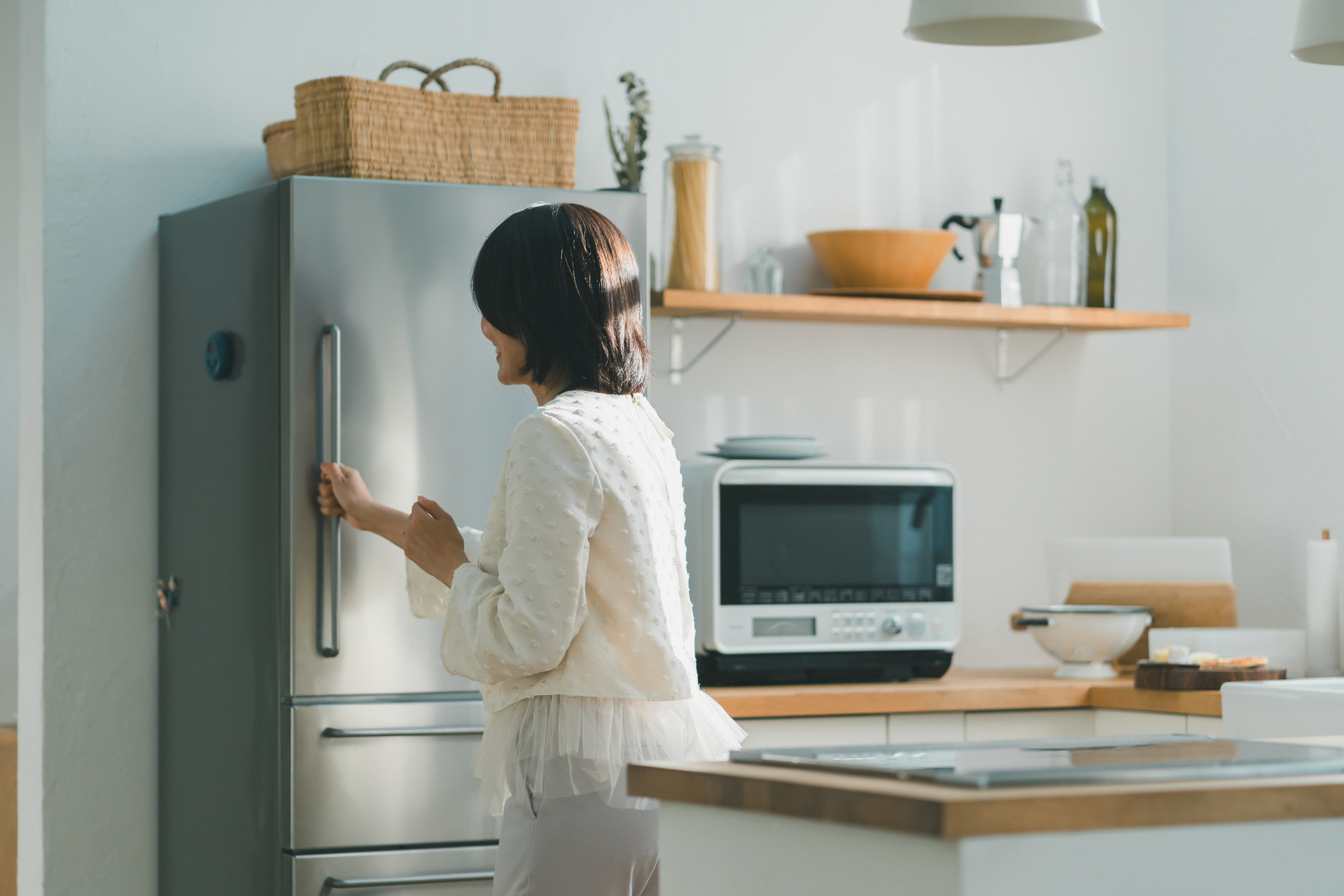 冷蔵庫横の空きスペースを活用する
