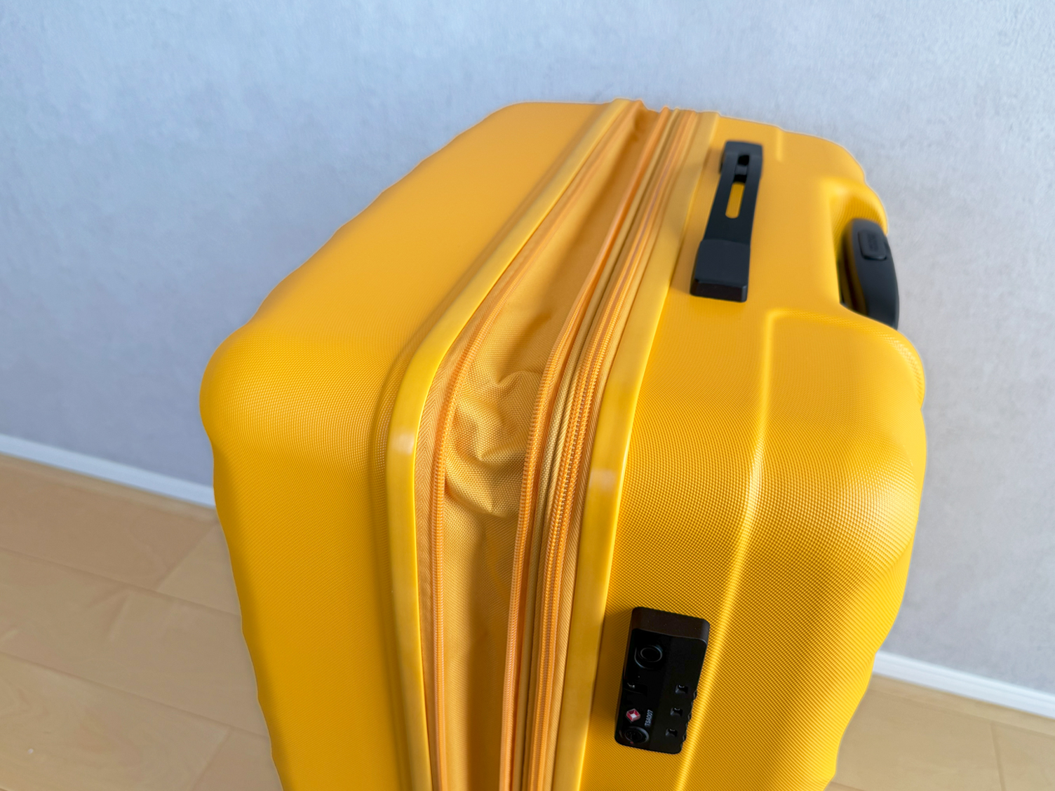 スーツケースの容量拡張（エキスパンダブル）機能のイメージ