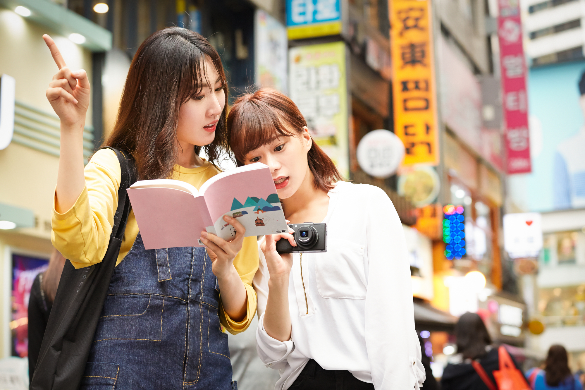 韓国旅行向けにスーツケースを選ぶイメージ（旅の持ち物）