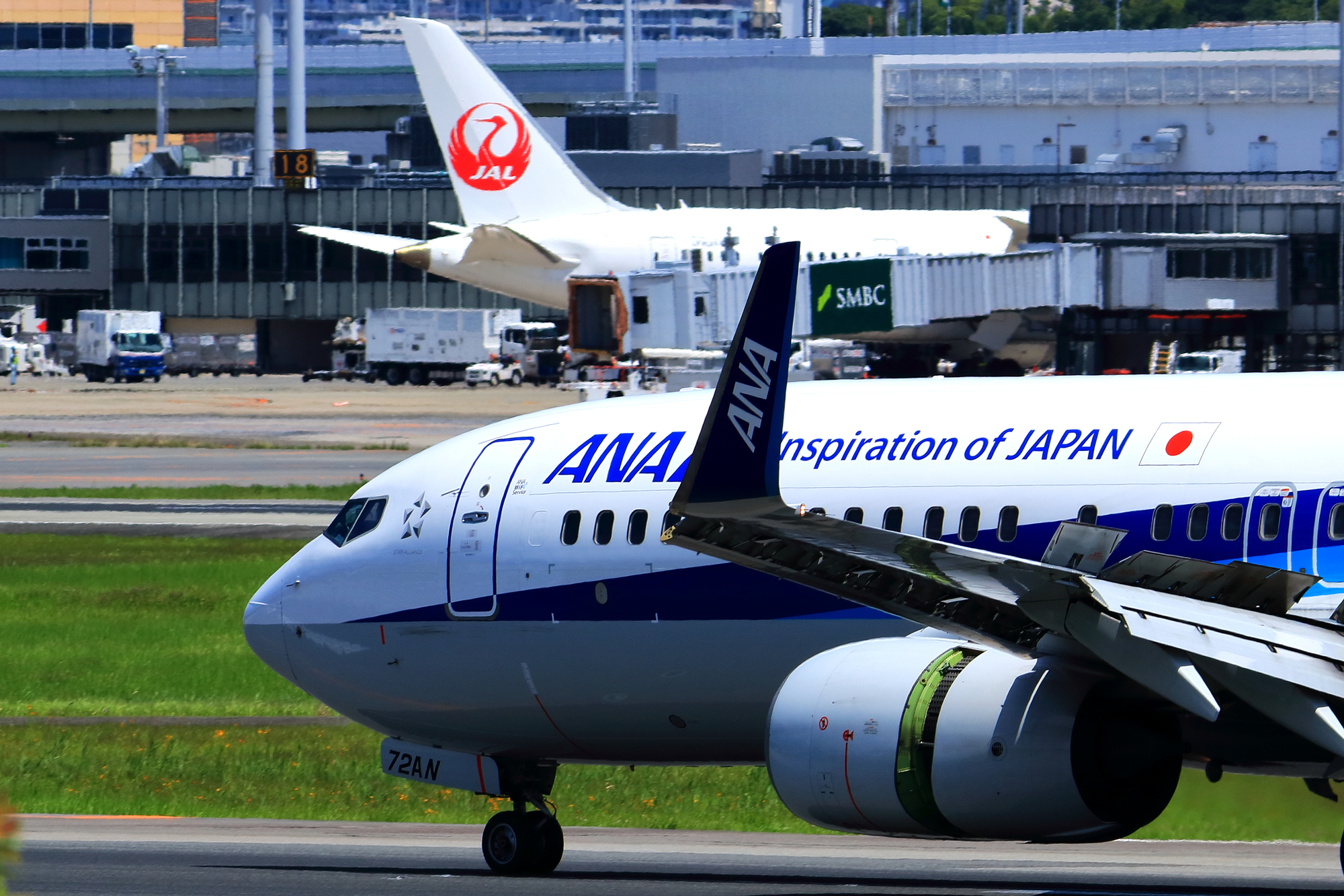 フルサービスキャリア利用時は預け荷物を活用するイメージ（スーツケース）