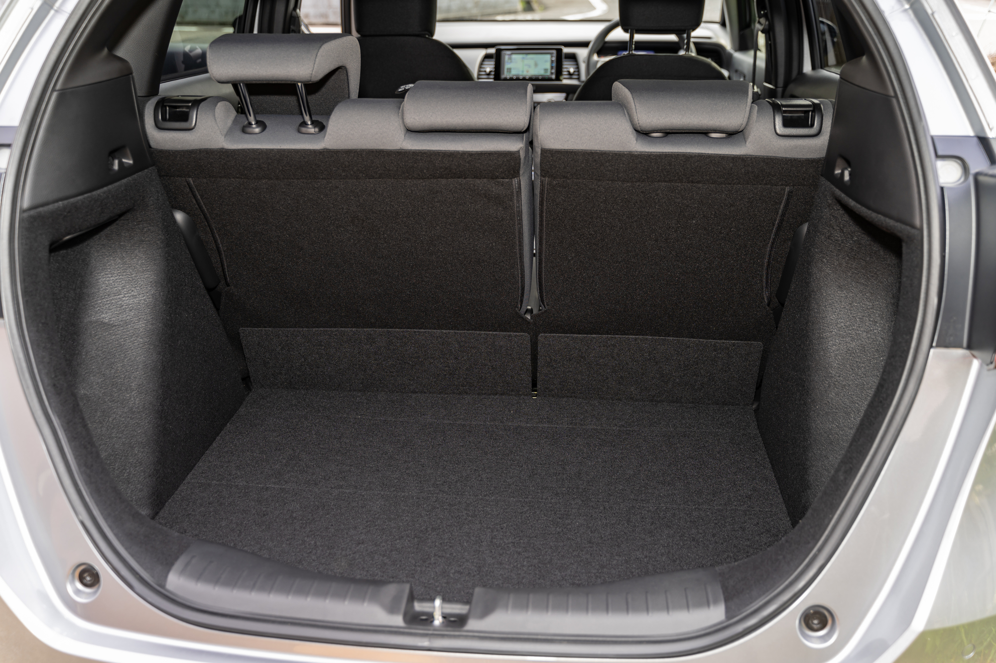 車内の荷室(車内保管は高温になりやすい)