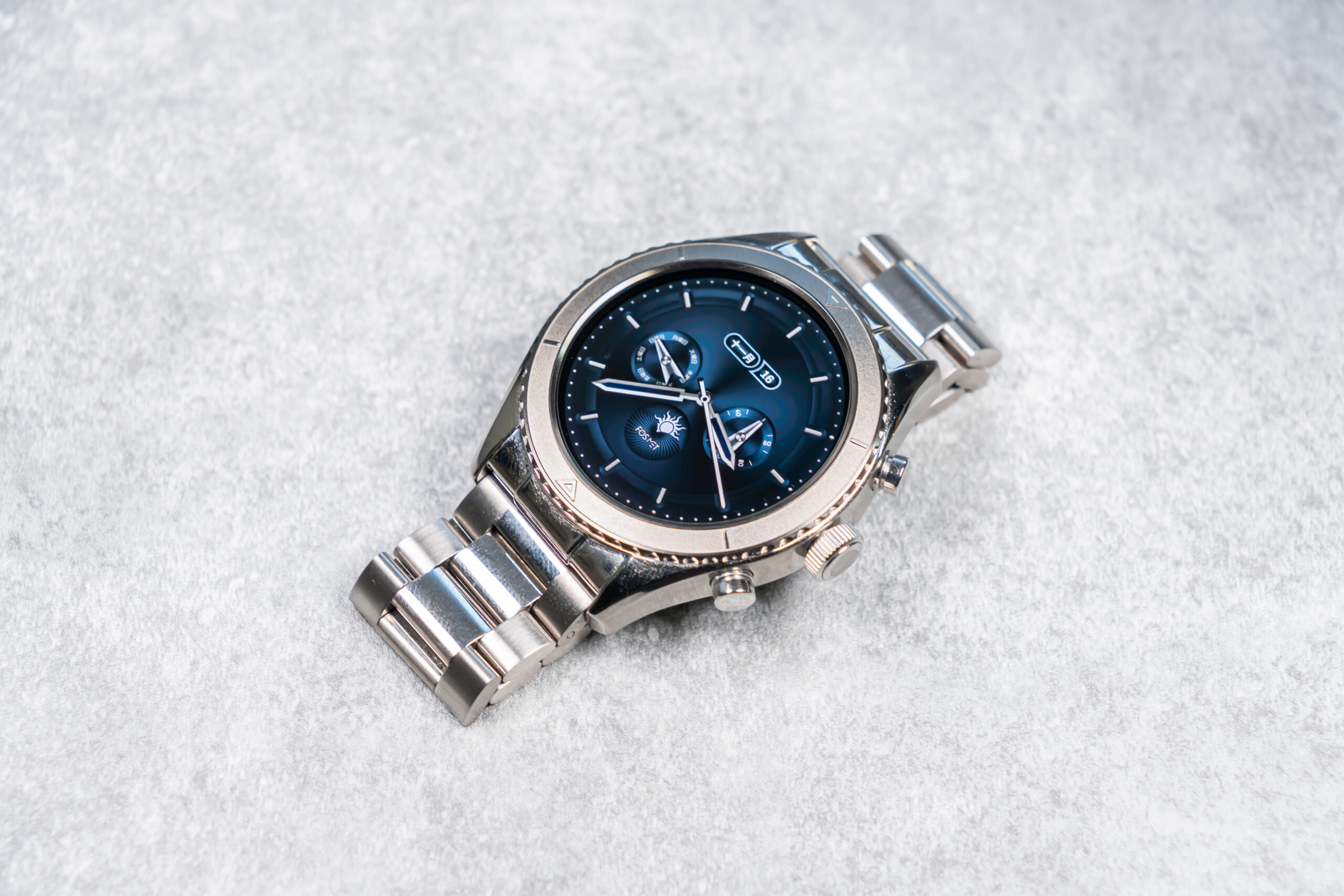 クラシックな見た目のスマートウォッチ