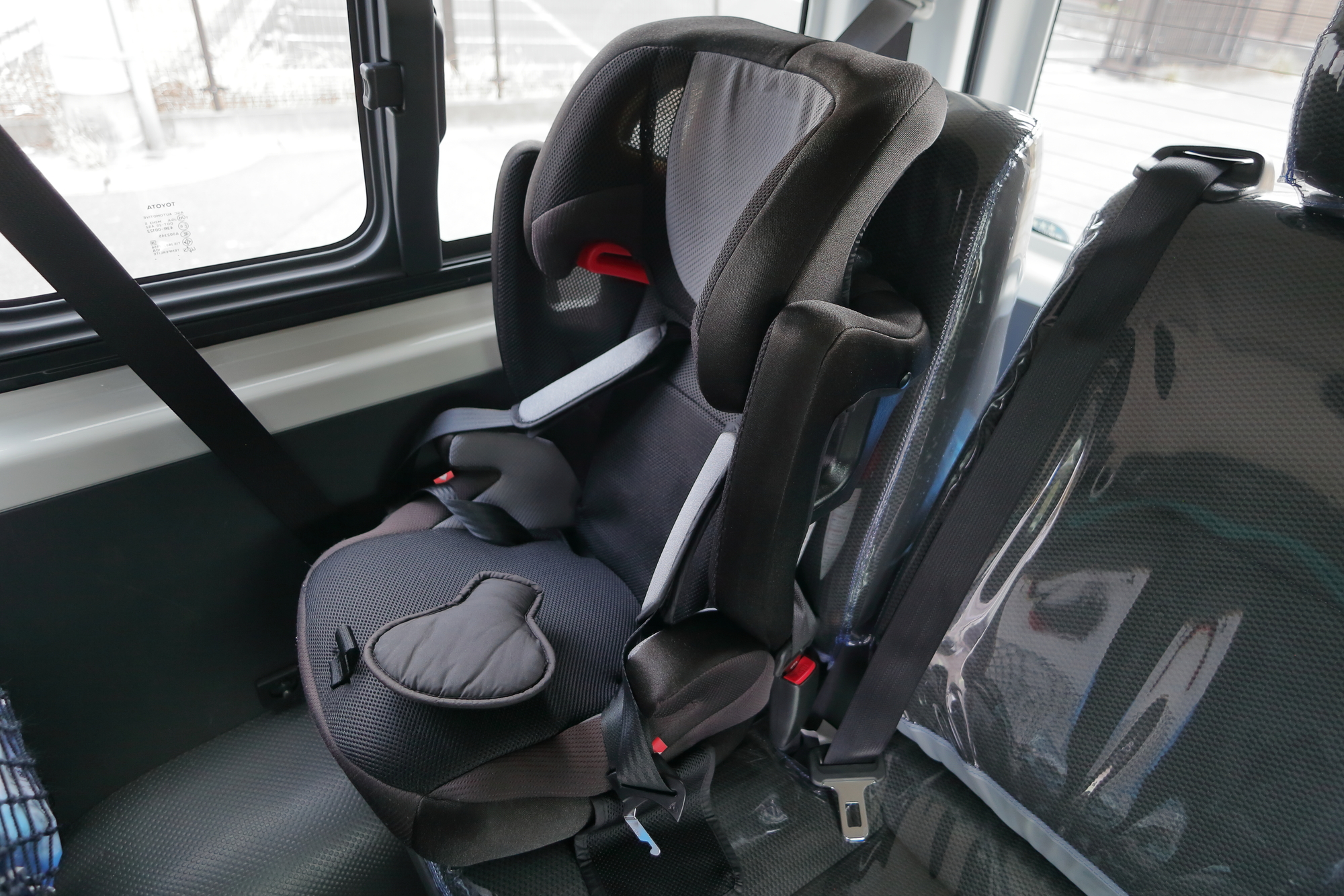 ジュニアシートの必要性を確認するイメージ