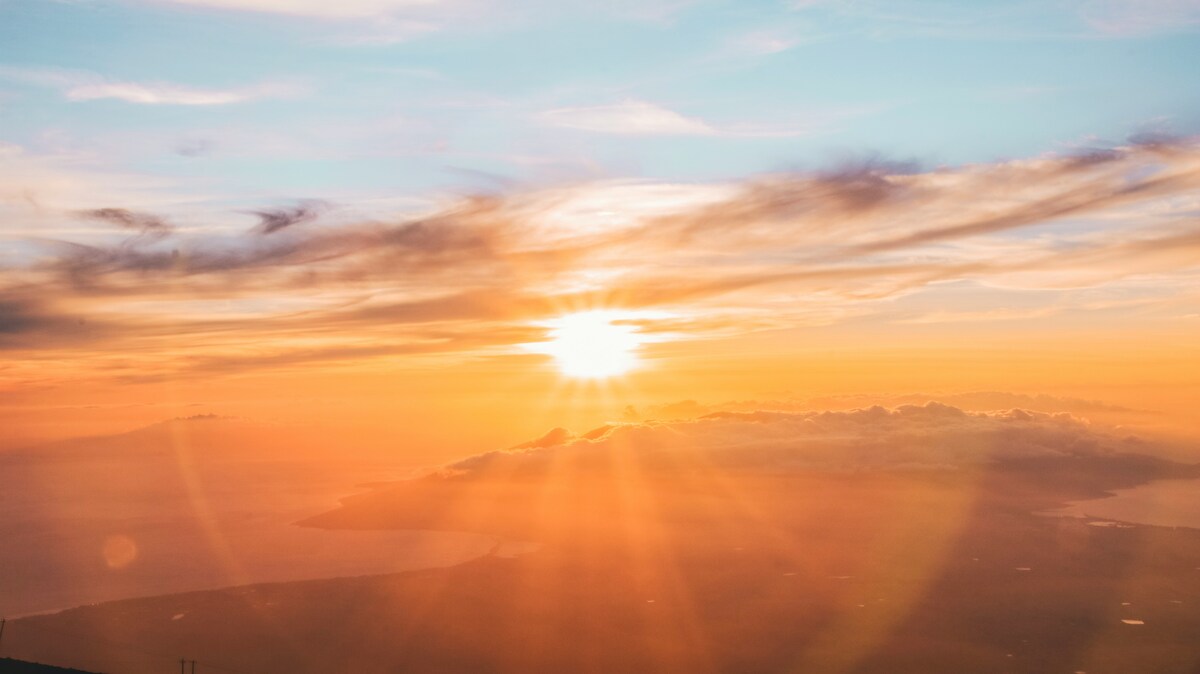 太陽の方向は絶対に視野に入れない
