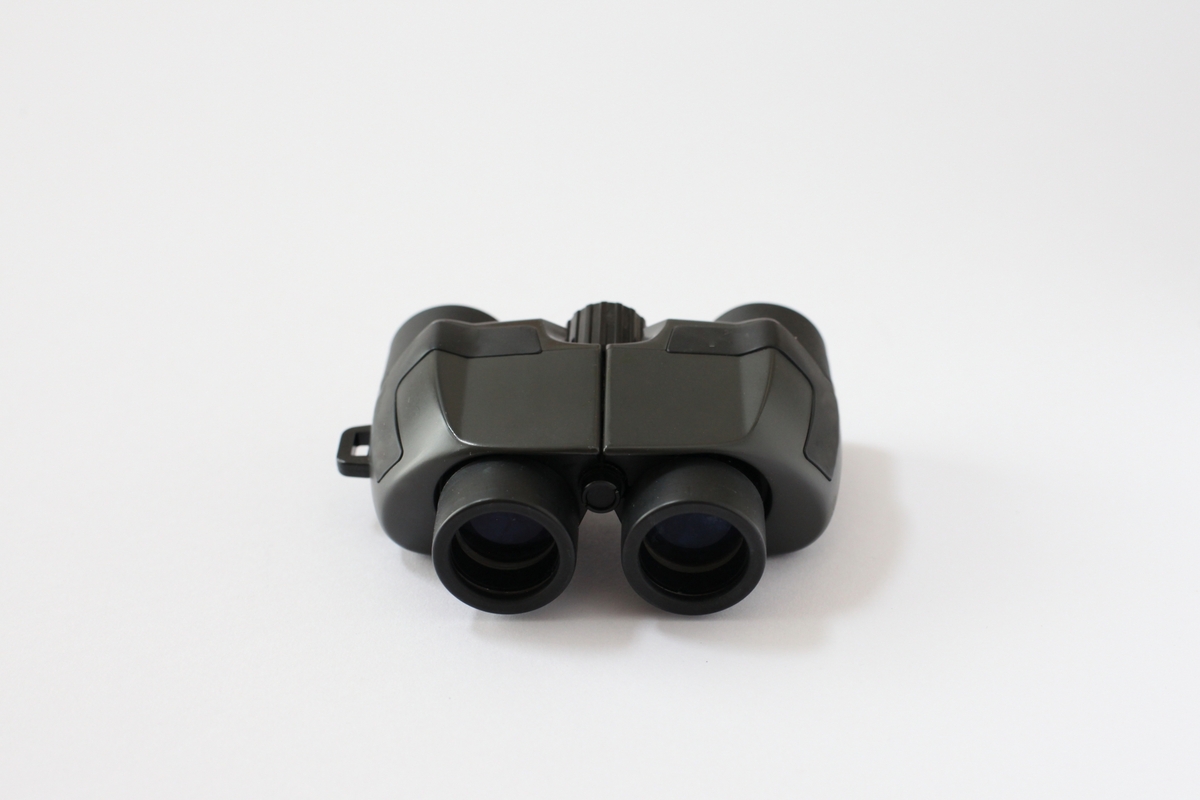 動きのある対象を見るなら「双眼鏡」