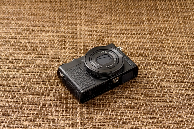 コンパクトデジタルカメラ