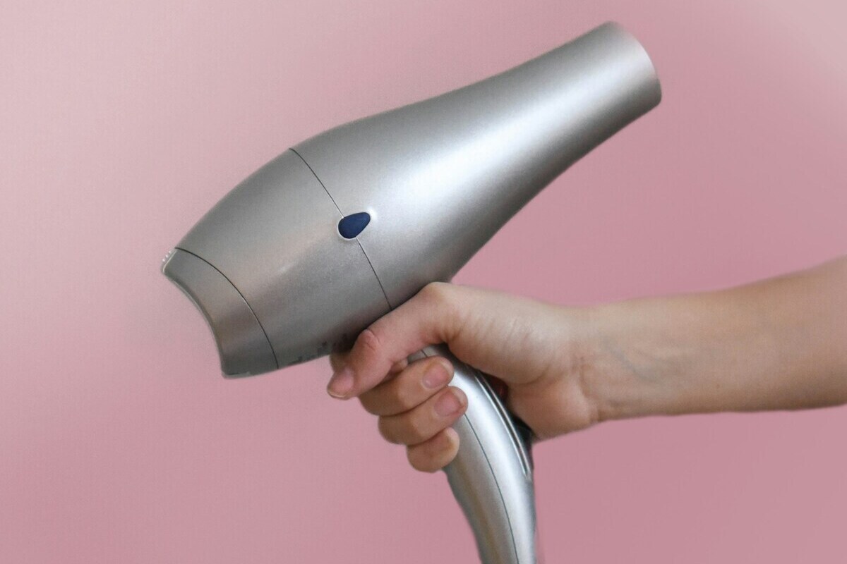 ドライヤーの持ち方