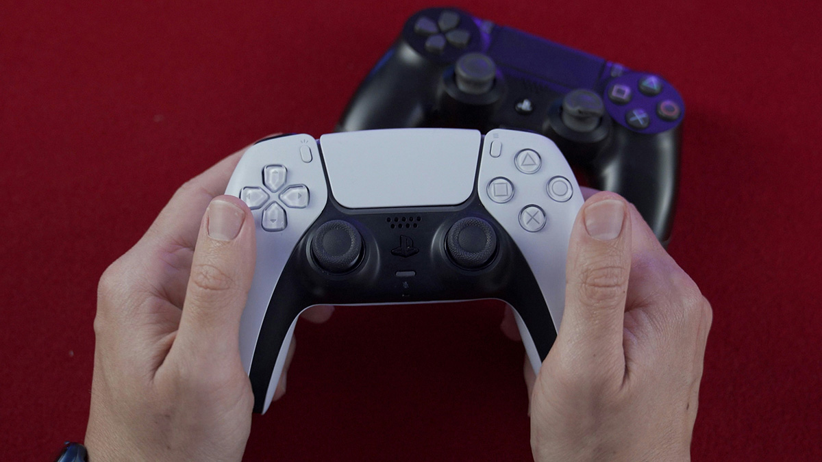 PS5とPS4のコントローラー