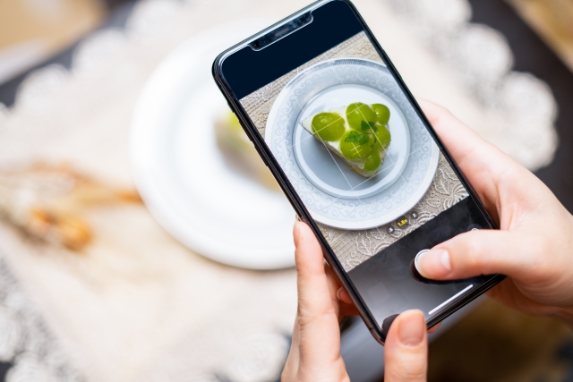 スマホなら撮った写真をすぐ共有・編集できる