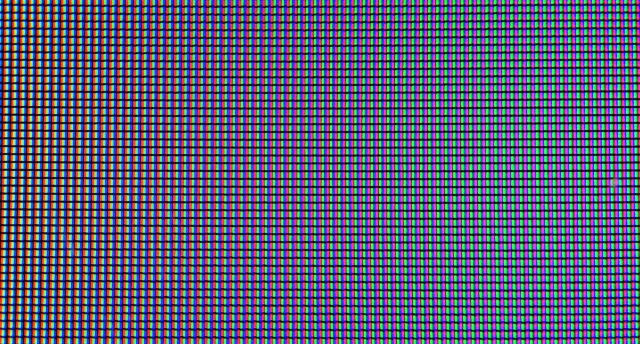 プロジェクターで4K映像を投影したモニター