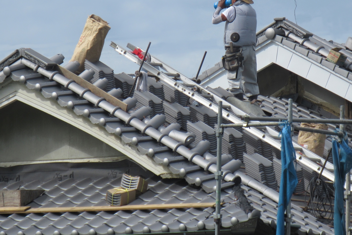 火気・粉じん・高所作業に対応する空調服選び