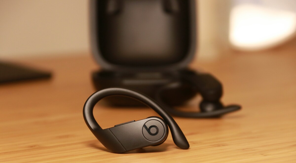 周囲の音を聞きながら使える安全性