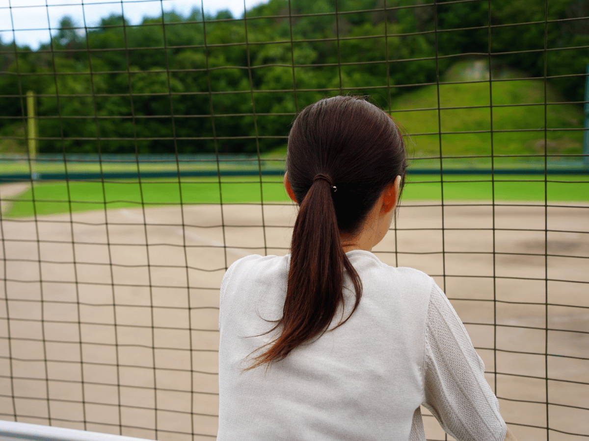 スポーツ観戦・アウトドアで使うネッククーラーのイメージ