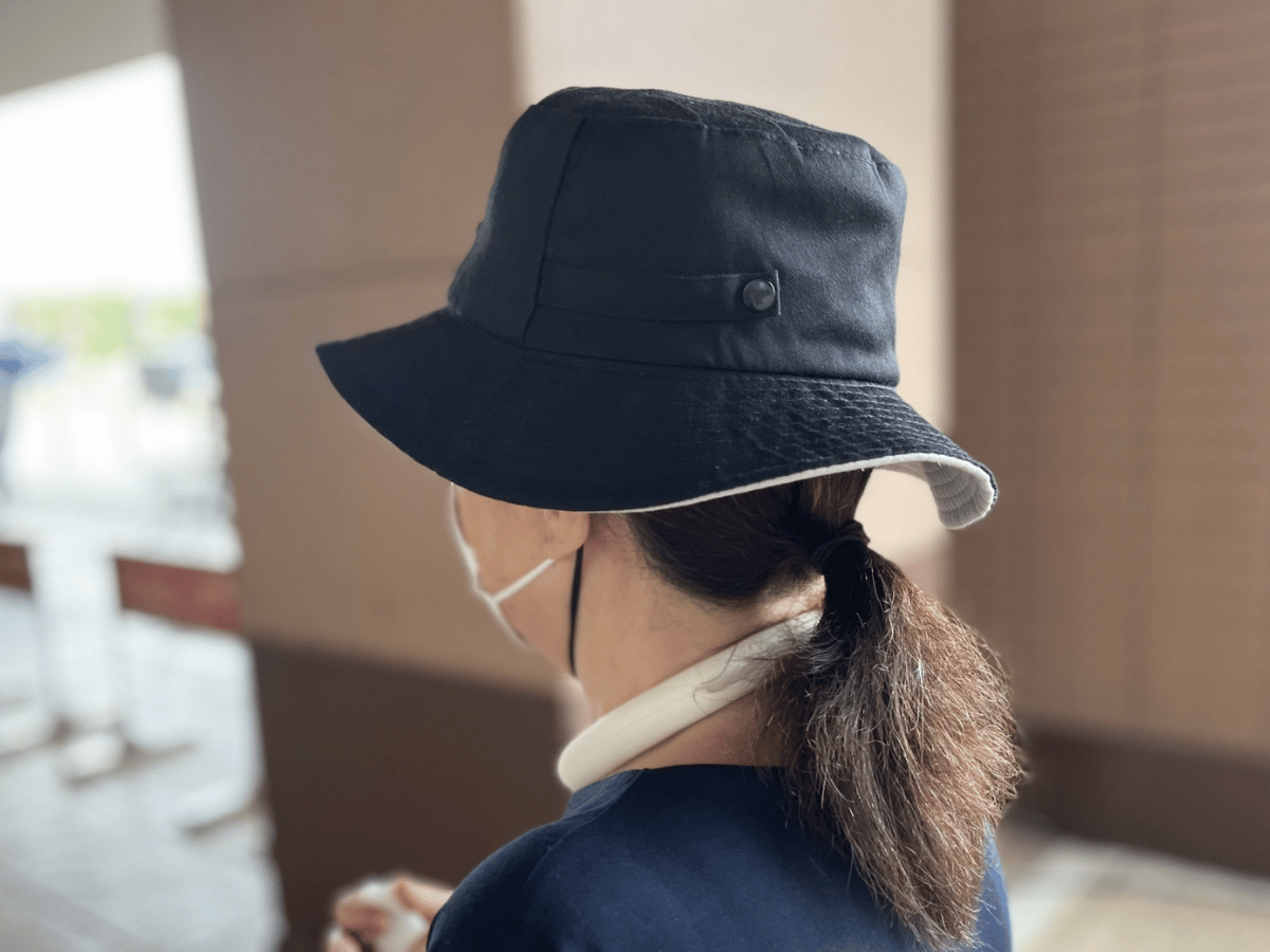 首に密着しておらず冷却位置がズレている