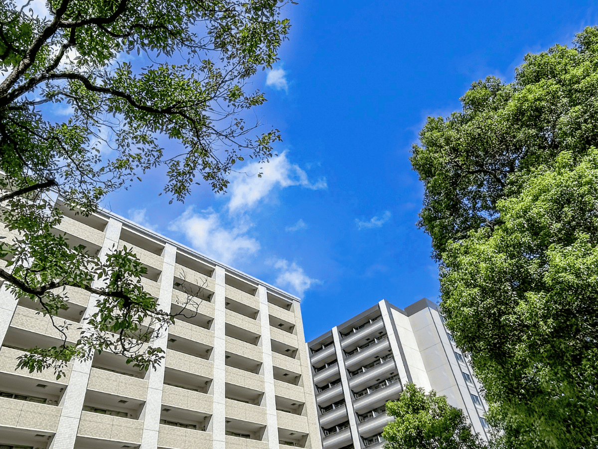 マンションのベランダで使う静音・コンパクトな高圧洗浄機