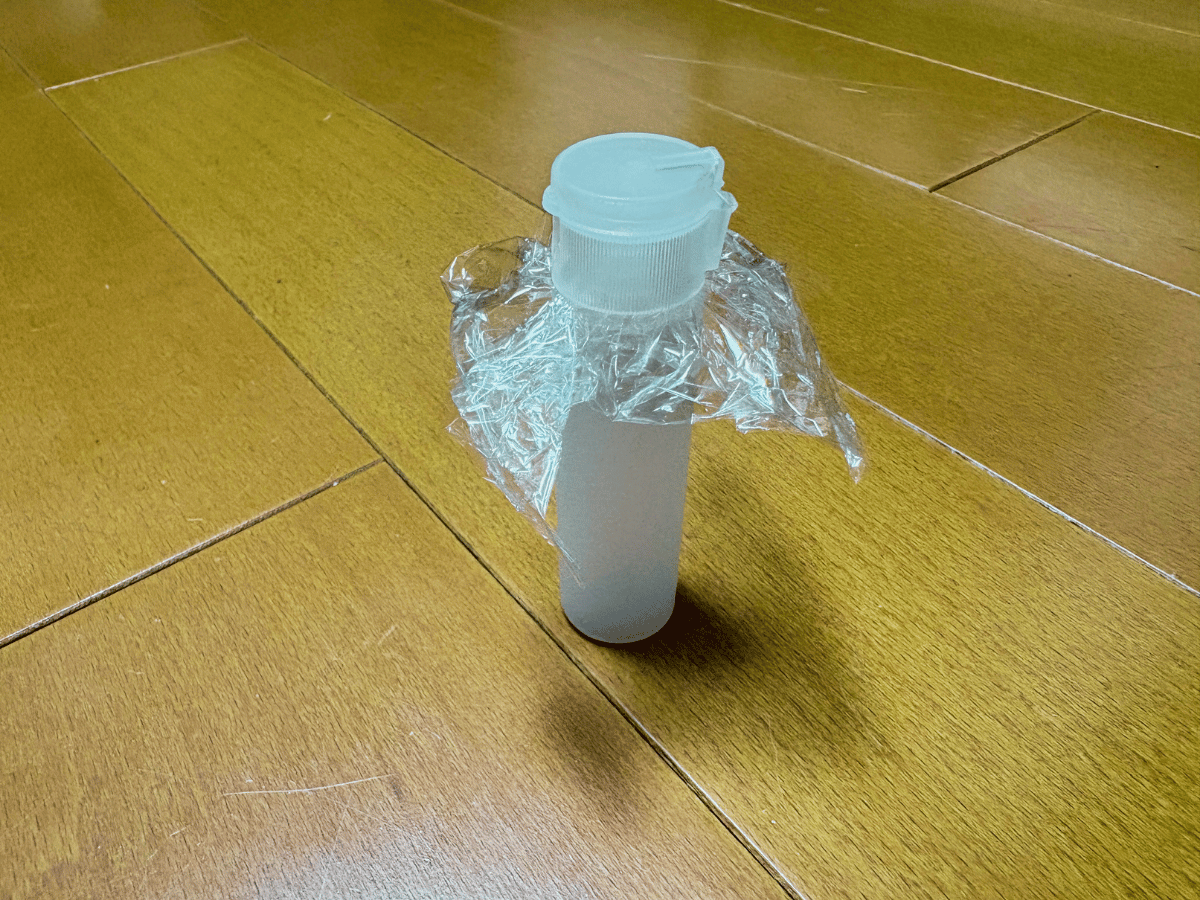 液漏れ対策（ラップ・輪ゴム・ジップ袋）