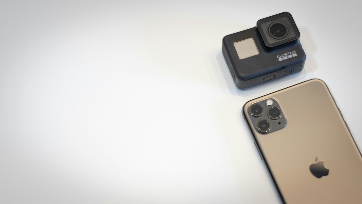 スマホとVlogカメラを併用するイメージ