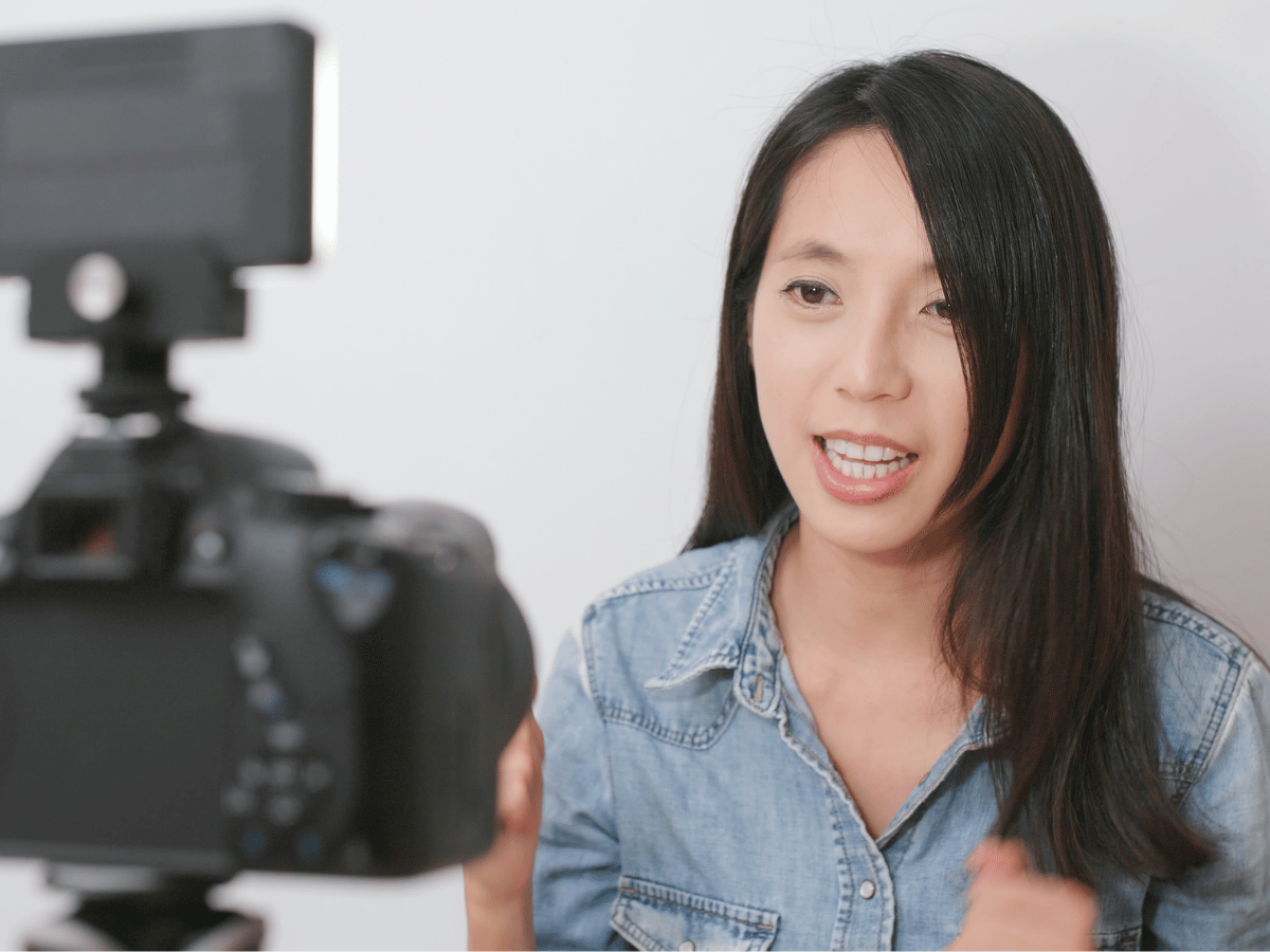 Vlogカメラとは：話しながら撮ることに特化した自撮り動画用カメラ