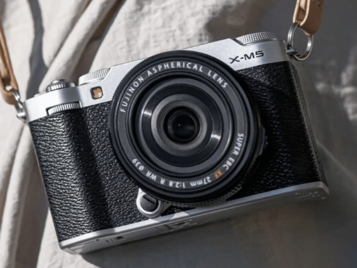 FUJIFILM X-M5