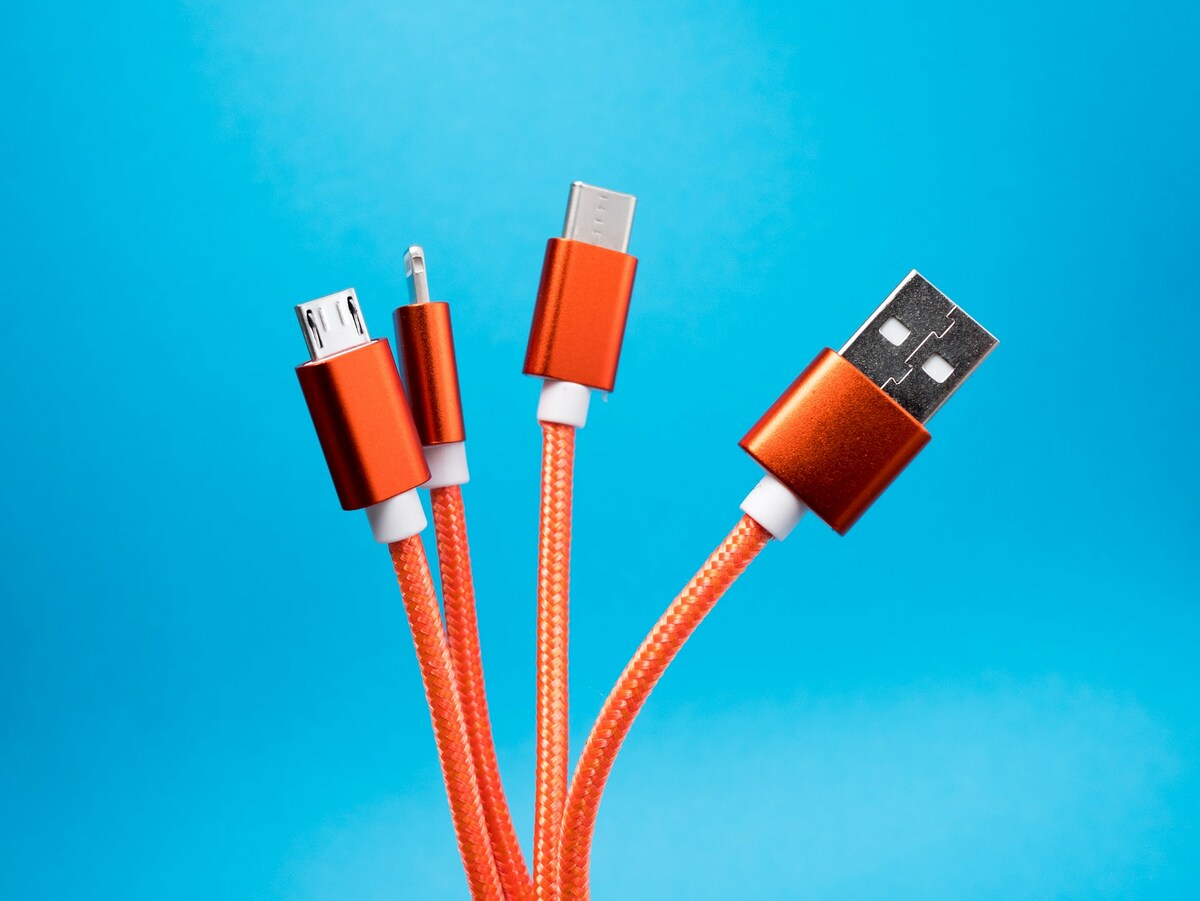コードレスヘアアイロンのUSB Type-C充電ケーブル