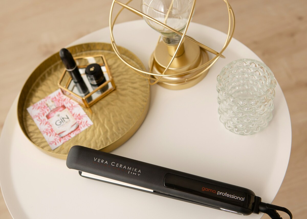 KINUJO LuxeJewelでうるツヤに仕上げた髪のイメージ