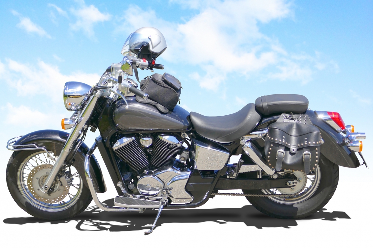 荷物を近づけてはいけないバイクのマフラーやタイヤ周辺のイメージ