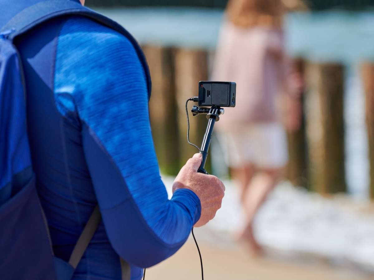 折りたたんだまま使えるGoPro用ハンドグリップ