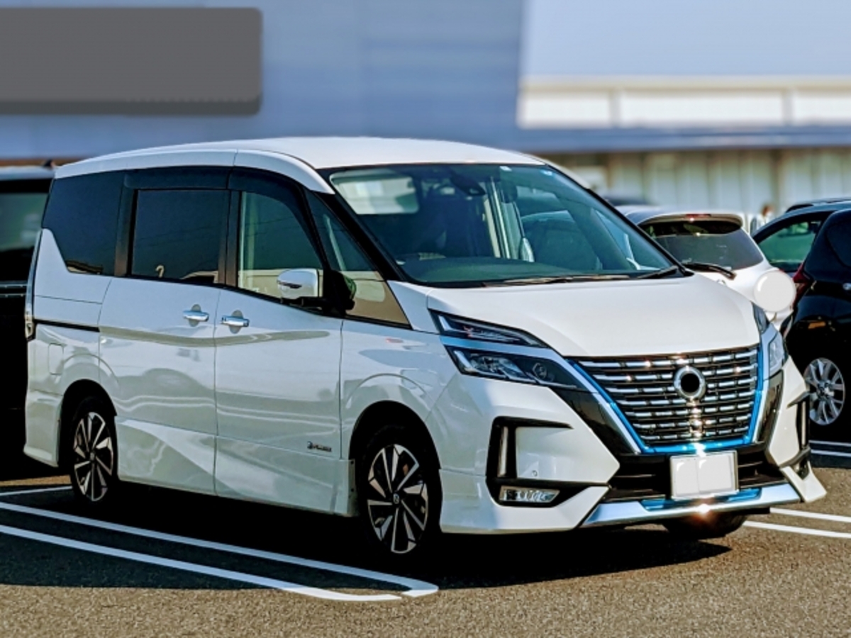 スライドドア車で回転式チャイルドシートを使うイメージ