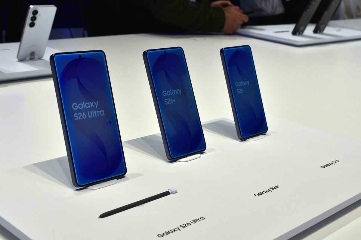 店頭に並ぶGalaxy S26シリーズのサイズ比較
